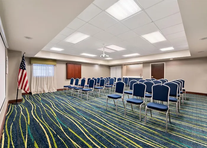 Hampton Inn & Suites Newtown