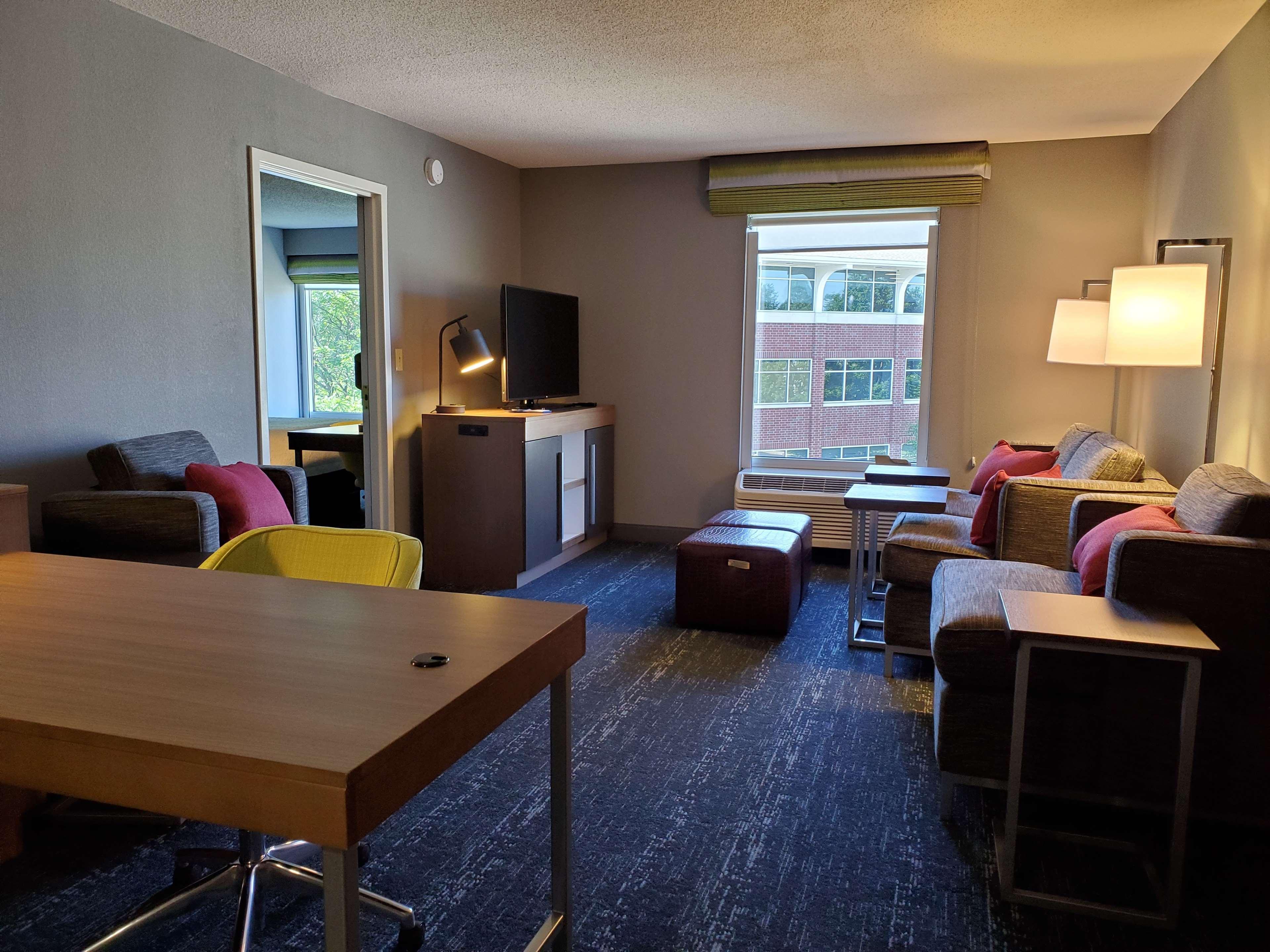 Hotel Hampton & Newtown 3*