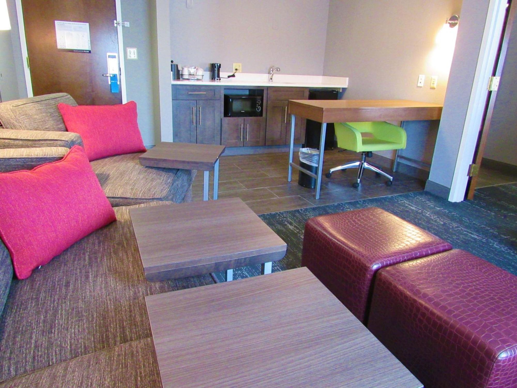Hampton & Newtown Hotel