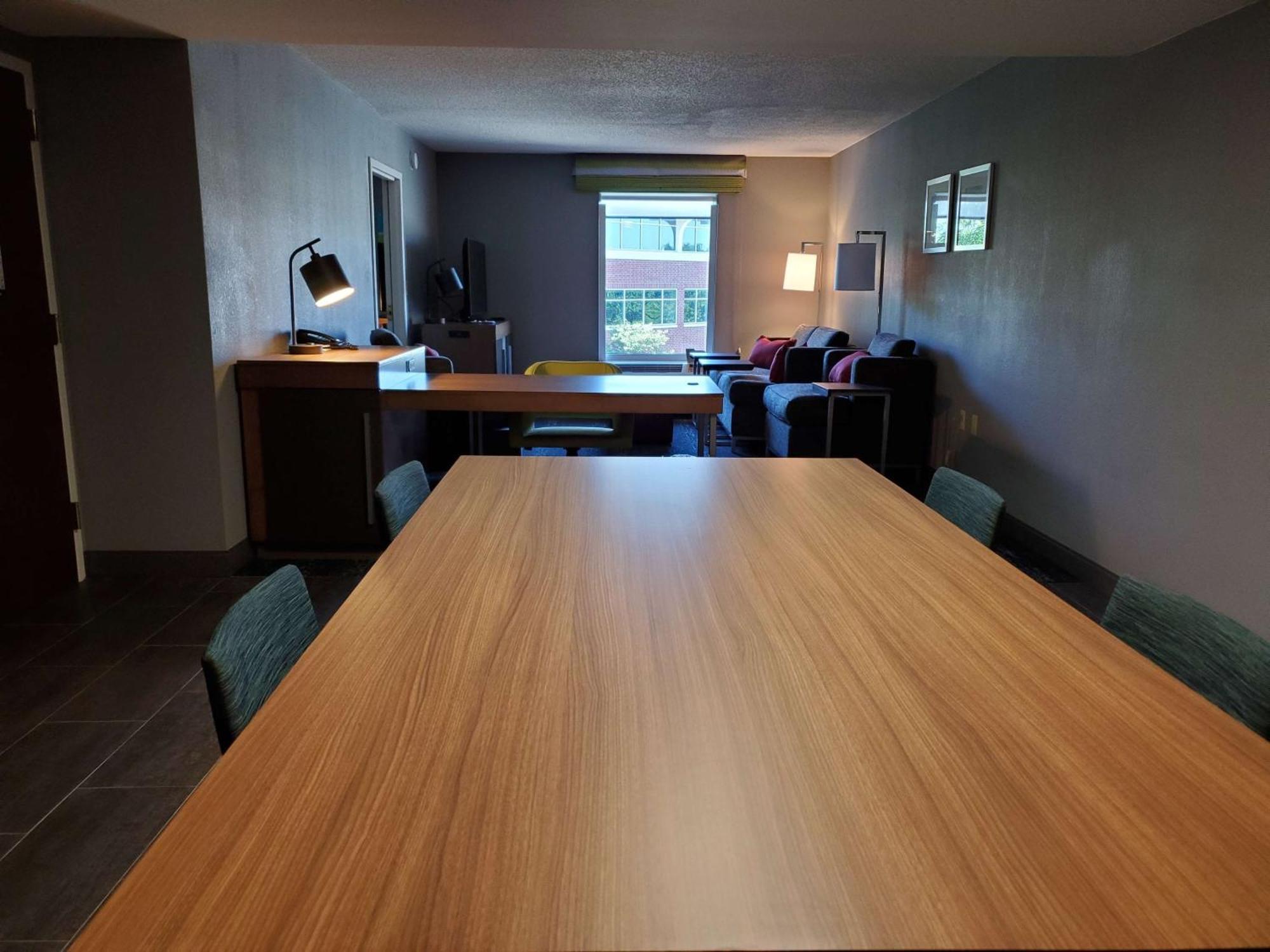 Hotel Hampton & Newtown 3*