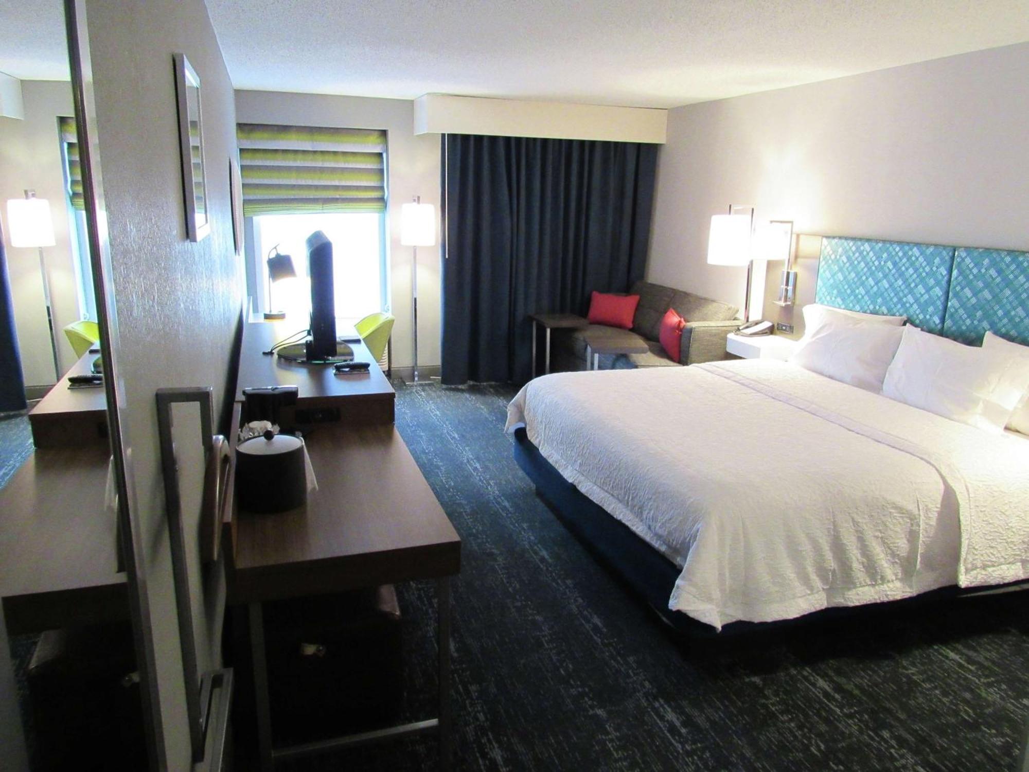 Hotel Hampton & Newtown 3*