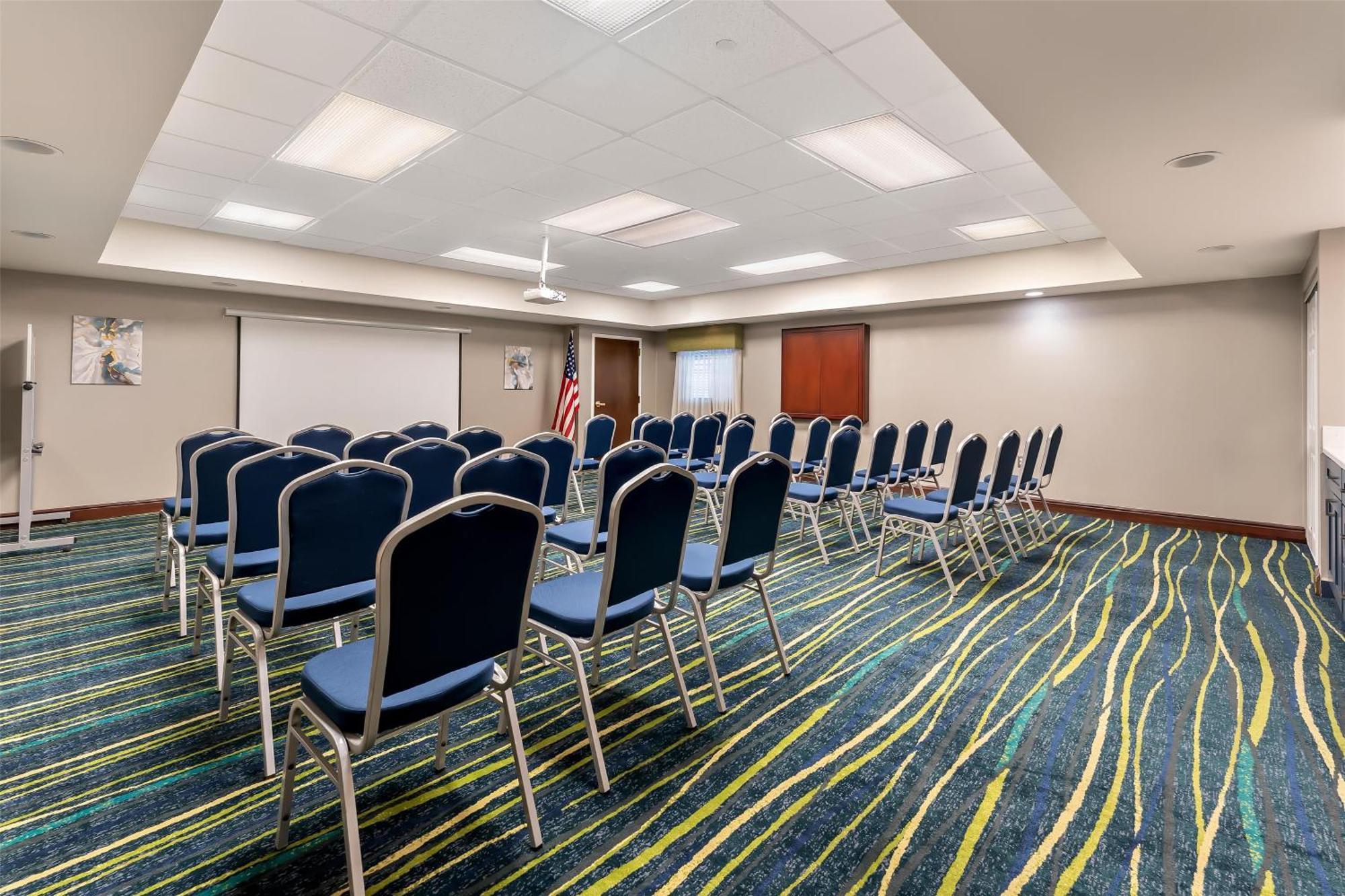 Hotel Hampton & Newtown 3*