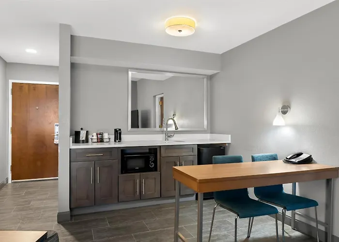 Hampton Inn & Suites Newtown